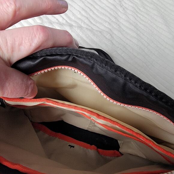 Merrell Black Messenger Crossbody Bag Adjustable Strap Outdoor Travel Work - Picture 6 of 10